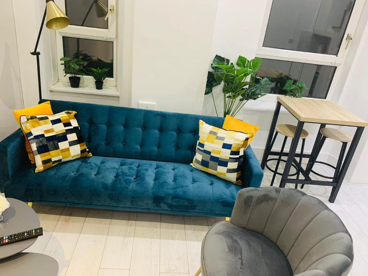 Cheerful 2 Bedroom Homely Apartment, Sleeps 6 Guest Comfy, 3X Double Bed, Parking, Free Wifi, Suitable For Business, Leisure Guest,Glasgow, Glasgow West End, Near City Centre Exterior foto